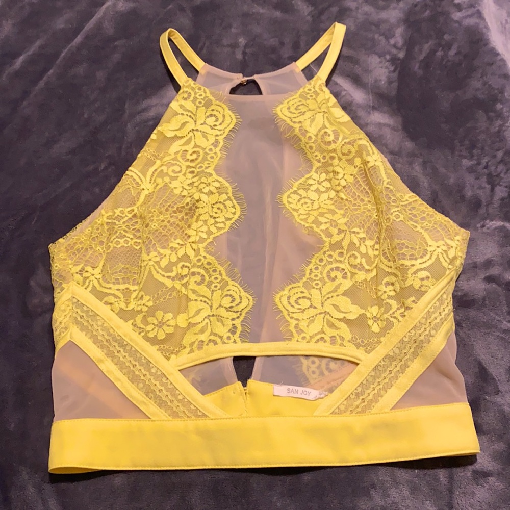 Backless lace crop top